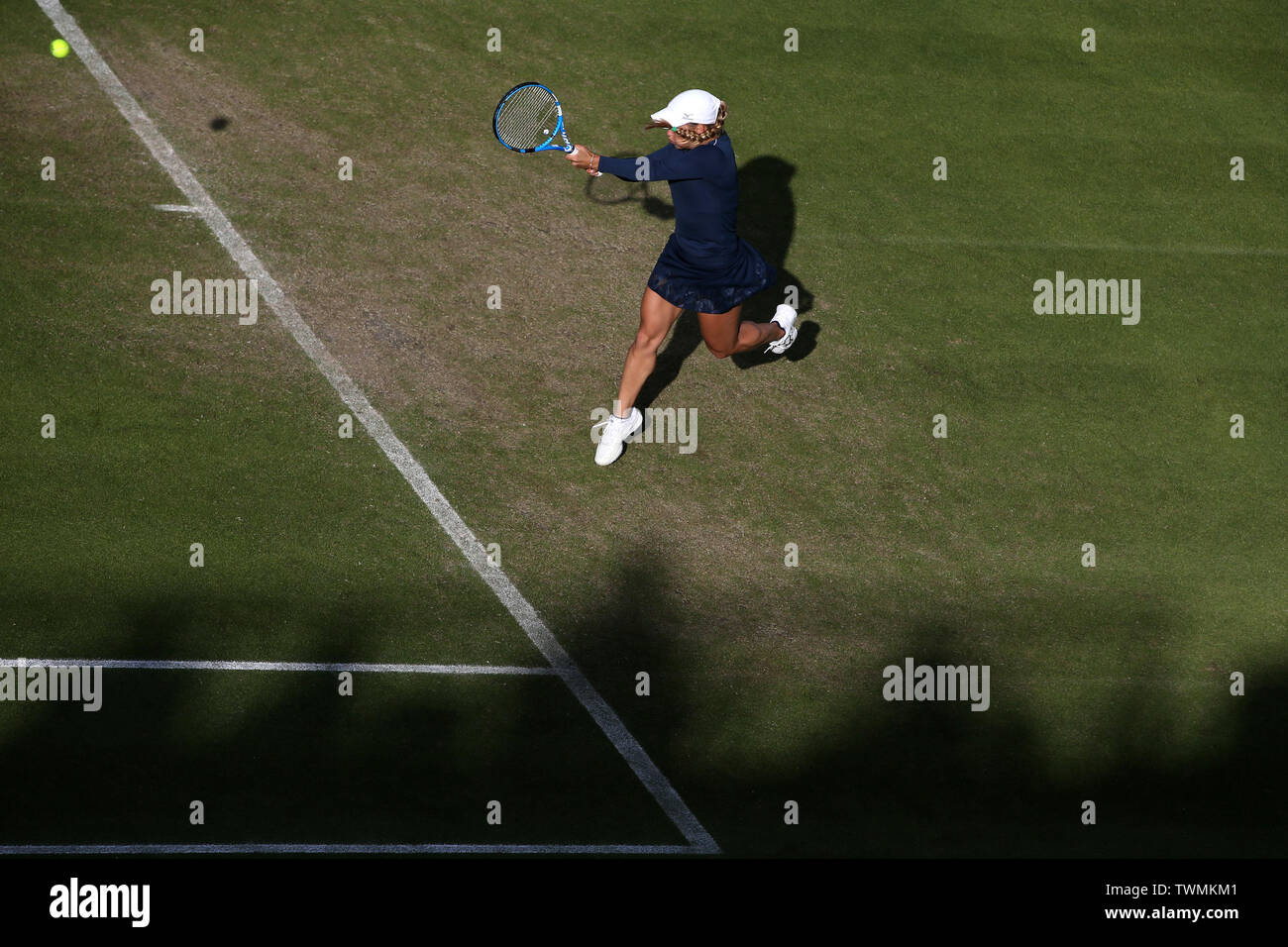 Birmingham, Regno Unito. Il 21 giugno, 2019. Yulia Putintseva di il kazako durante il suo quarto di finale di partita contro Julia Goerges della Germania. Natura Valle Classic 2019, internazionale di tennis femminile, giorno 5 al Edgbaston Priory Club a Birmingham, Inghilterra venerdì 21 giugno 2019. Solo uso editoriale. pic da Andrew Orchard, Credito: Andrew Orchard fotografia sportiva/Alamy Live News Foto Stock