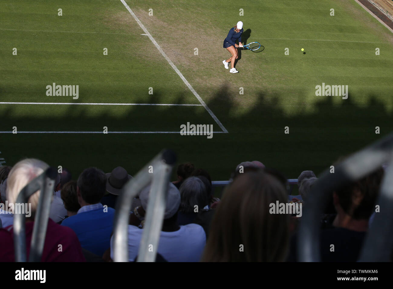 Birmingham, Regno Unito. Il 21 giugno, 2019. Yulia Putintseva di il kazako durante il suo quarto di finale di partita contro Julia Goerges della Germania. Natura Valle Classic 2019, internazionale di tennis femminile, giorno 5 al Edgbaston Priory Club a Birmingham, Inghilterra venerdì 21 giugno 2019. Solo uso editoriale. pic da Andrew Orchard, Credito: Andrew Orchard fotografia sportiva/Alamy Live News Foto Stock