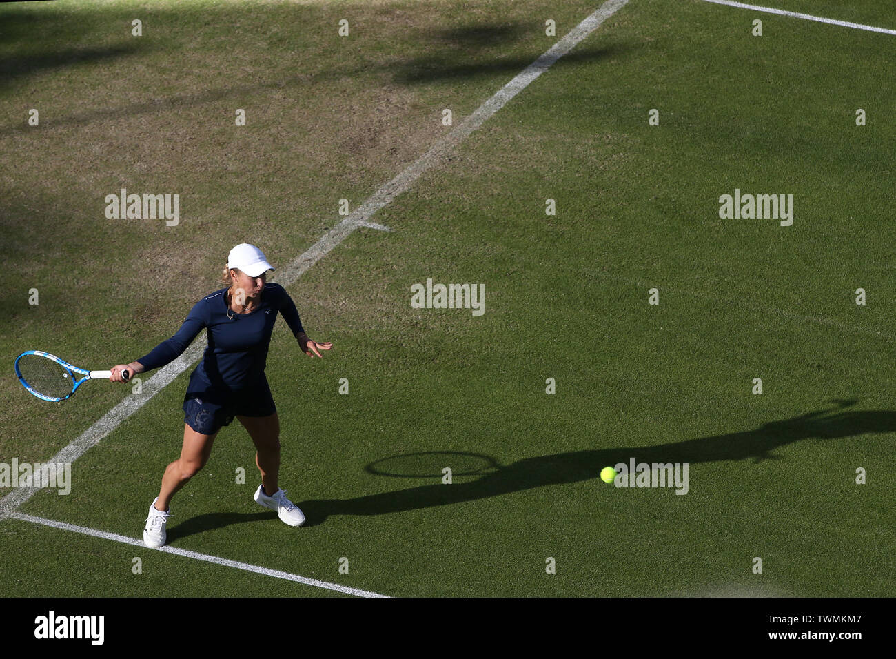 Birmingham, Regno Unito. Il 21 giugno, 2019. Yulia Putintseva di il kazako durante il suo quarto di finale di partita contro Julia Goerges della Germania. Natura Valle Classic 2019, internazionale di tennis femminile, giorno 5 al Edgbaston Priory Club a Birmingham, Inghilterra venerdì 21 giugno 2019. Solo uso editoriale. pic da Andrew Orchard, Credito: Andrew Orchard fotografia sportiva/Alamy Live News Foto Stock