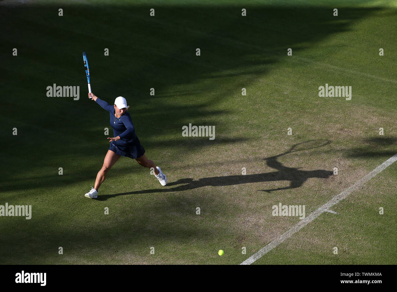 Birmingham, Regno Unito. Il 21 giugno, 2019. Yulia Putintseva di il kazako durante il suo quarto di finale di partita contro Julia Goerges della Germania. Natura Valle Classic 2019, internazionale di tennis femminile, giorno 5 al Edgbaston Priory Club a Birmingham, Inghilterra venerdì 21 giugno 2019. Solo uso editoriale. pic da Andrew Orchard, Credito: Andrew Orchard fotografia sportiva/Alamy Live News Foto Stock