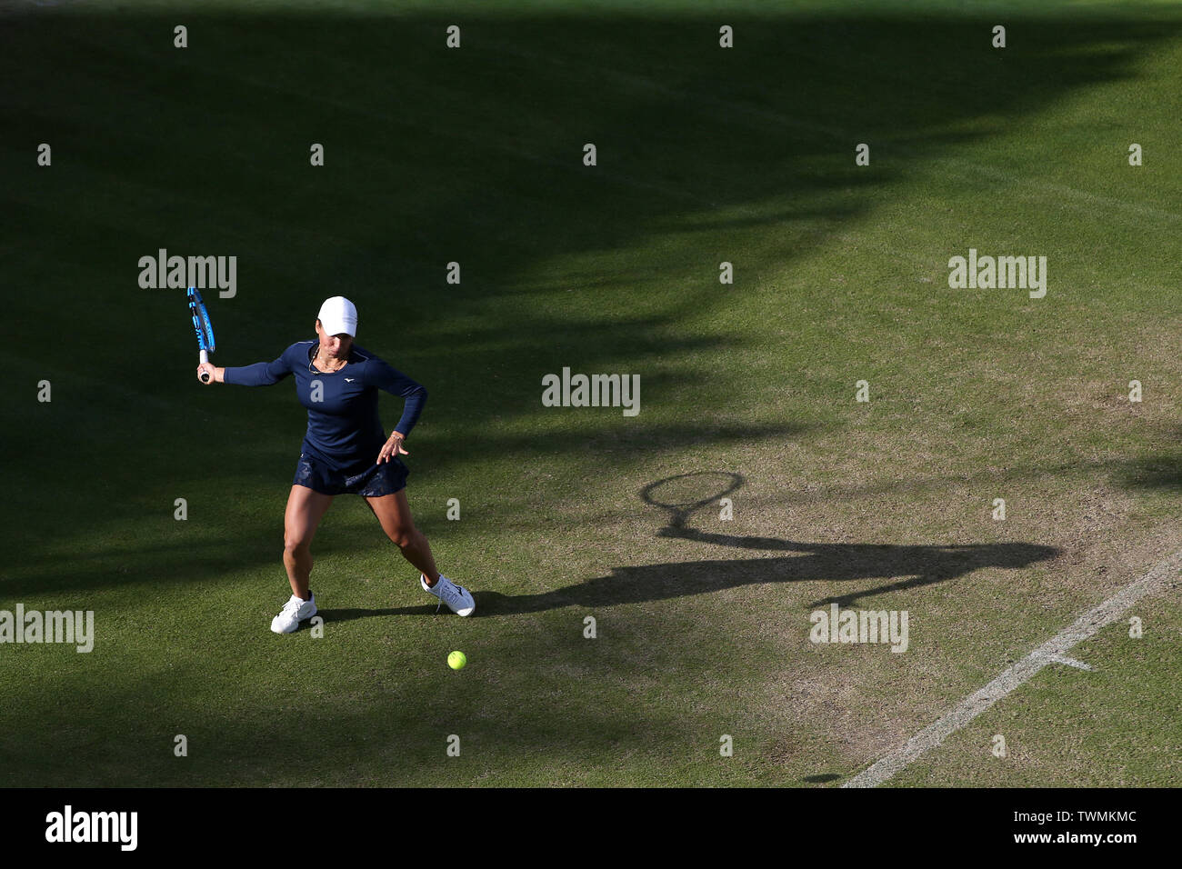 Birmingham, Regno Unito. Il 21 giugno, 2019. Yulia Putintseva di il kazako durante il suo quarto di finale di partita contro Julia Goerges della Germania. Natura Valle Classic 2019, internazionale di tennis femminile, giorno 5 al Edgbaston Priory Club a Birmingham, Inghilterra venerdì 21 giugno 2019. Solo uso editoriale. pic da Andrew Orchard, Credito: Andrew Orchard fotografia sportiva/Alamy Live News Foto Stock