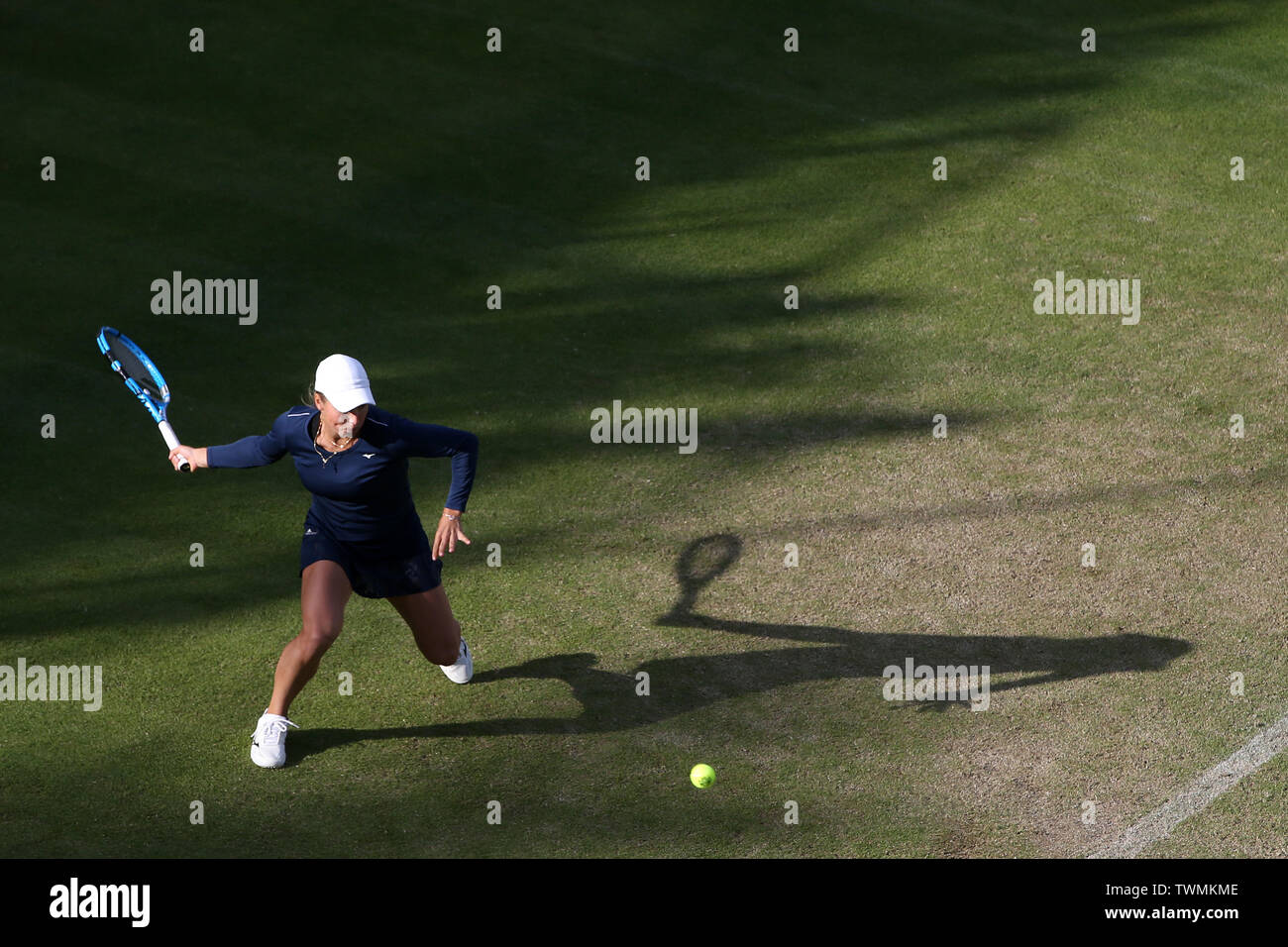 Birmingham, Regno Unito. Il 21 giugno, 2019. Yulia Putintseva di il kazako durante il suo quarto di finale di partita contro Julia Goerges della Germania. Natura Valle Classic 2019, internazionale di tennis femminile, giorno 5 al Edgbaston Priory Club a Birmingham, Inghilterra venerdì 21 giugno 2019. Solo uso editoriale. pic da Andrew Orchard, Credito: Andrew Orchard fotografia sportiva/Alamy Live News Foto Stock