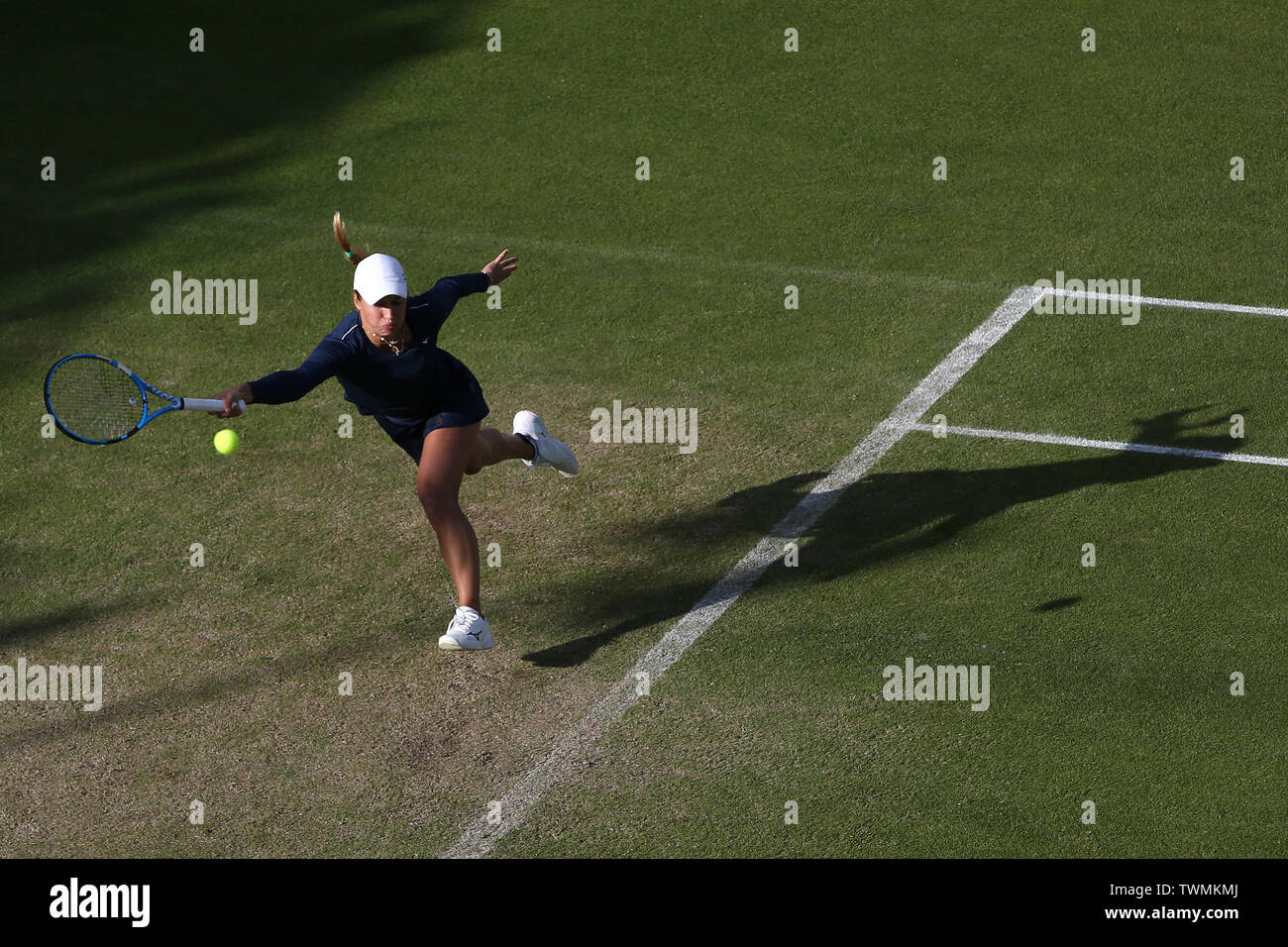 Birmingham, Regno Unito. Il 21 giugno, 2019. Yulia Putintseva di il kazako durante il suo quarto di finale di partita contro Julia Goerges della Germania. Natura Valle Classic 2019, internazionale di tennis femminile, giorno 5 al Edgbaston Priory Club a Birmingham, Inghilterra venerdì 21 giugno 2019. Solo uso editoriale. pic da Andrew Orchard, Credito: Andrew Orchard fotografia sportiva/Alamy Live News Foto Stock