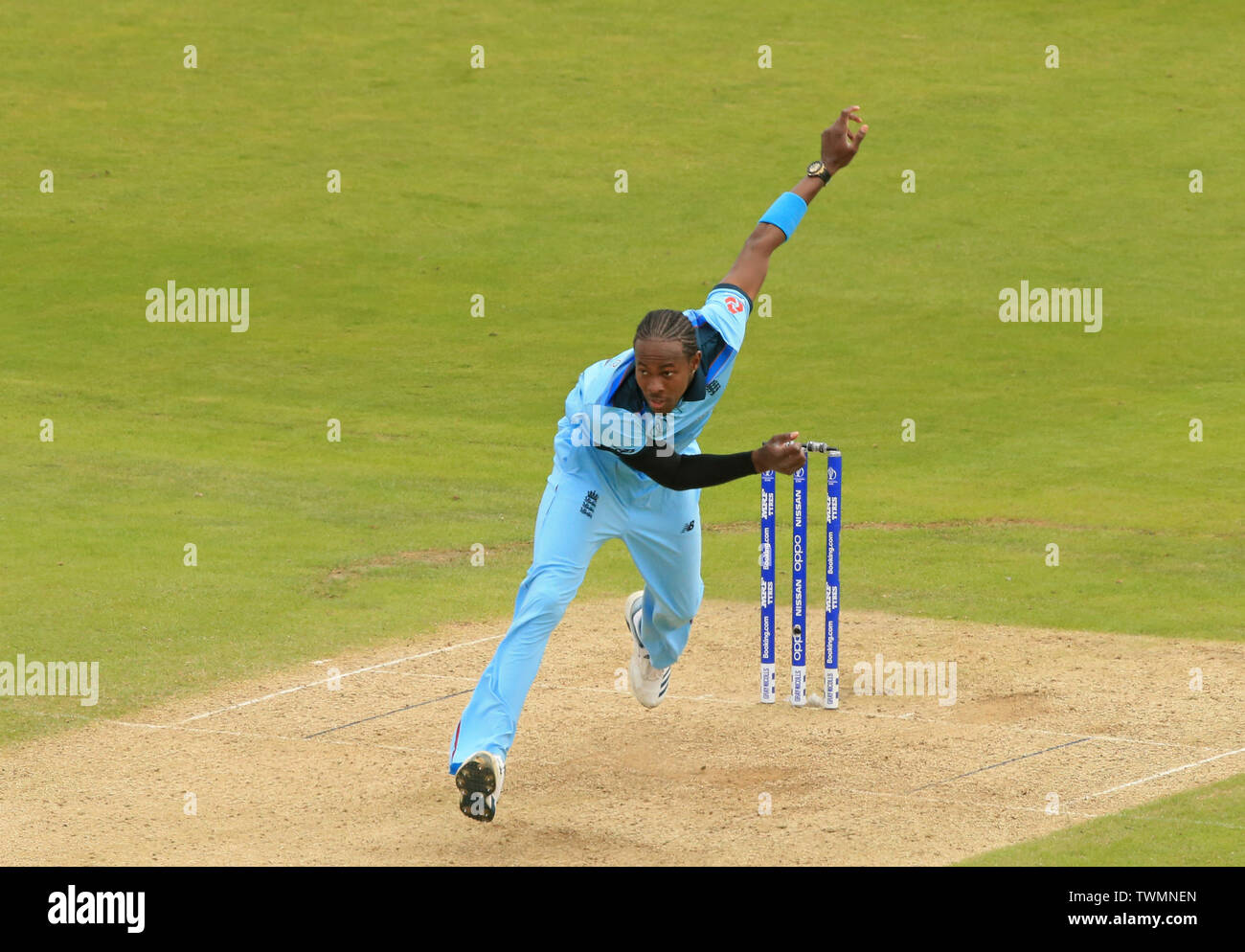 Leeds, Regno Unito. Il 21 giugno 2019. Jofra Archer di Inghilterra bowling durante l'Inghilterra v Sri Lanka, ICC Cricket World Cup Match, a Headingley, Leeds, Inghilterra. Credito: Lo sport europeo Agenzia fotografica/Alamy Live News Foto Stock