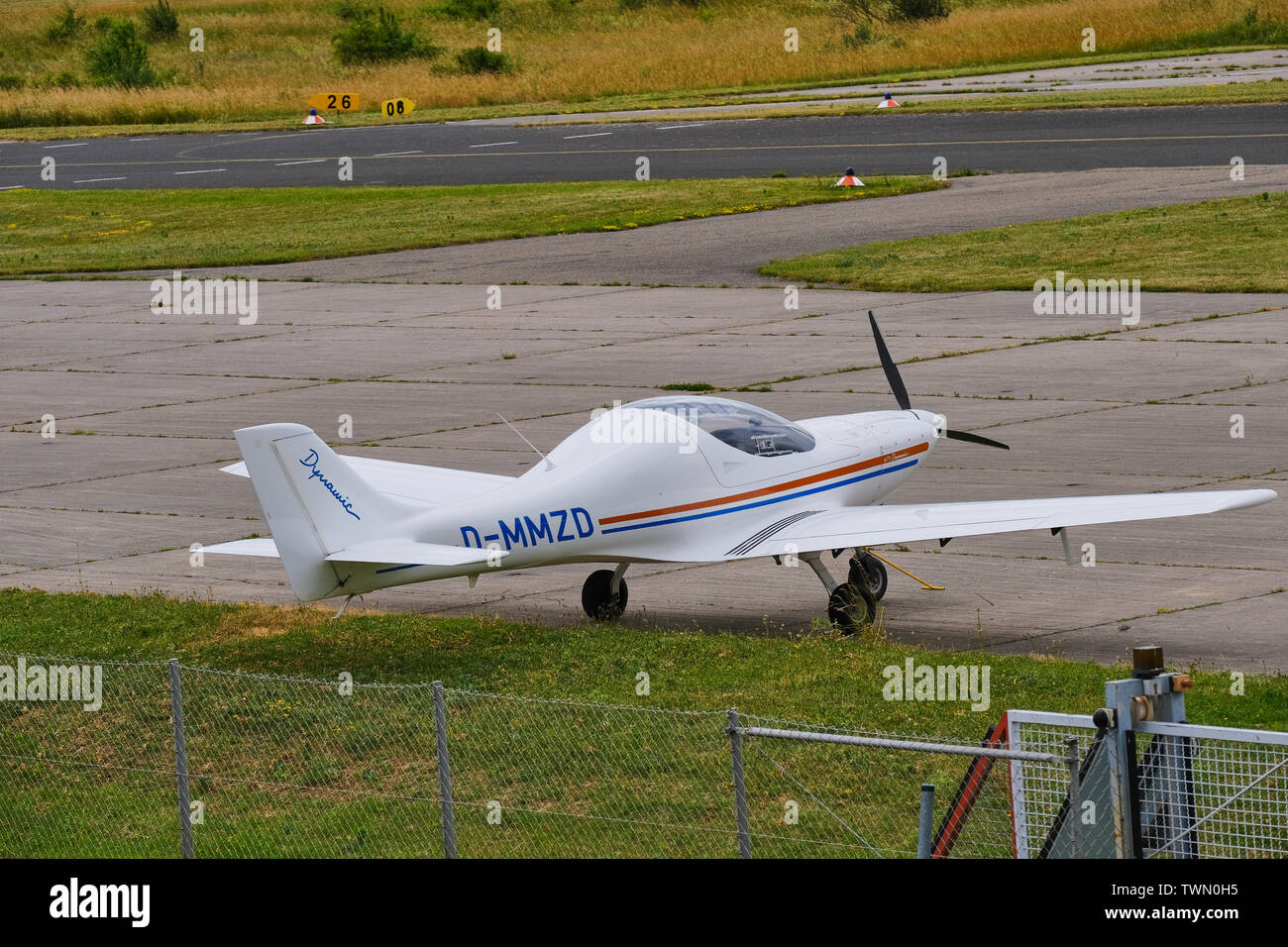 Mainz, Germania - 20 Giugno 2019: ultraleggero WT9 su un piccolo aerodromo in Mainz, Germania. Foto Stock