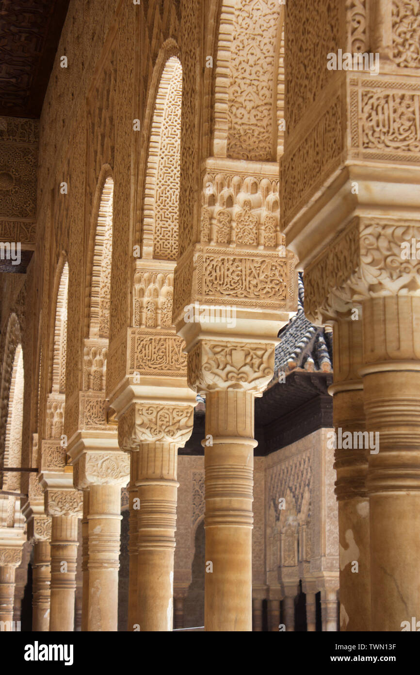 La Alhambra, tredicesima c, palazzo/complesso fortificato situato a Granada, Andalusia, Spagna. Era il palazzo reale di Ferdinando e Isabella. Foto Stock