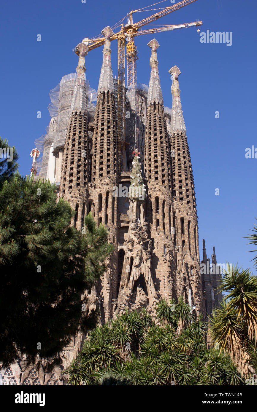 La Sagrada Familia di Gaudi' cattedrale, ancora in costruzione dopo 137 anni, a Barcellona, Spagna. 2019. Foto Stock