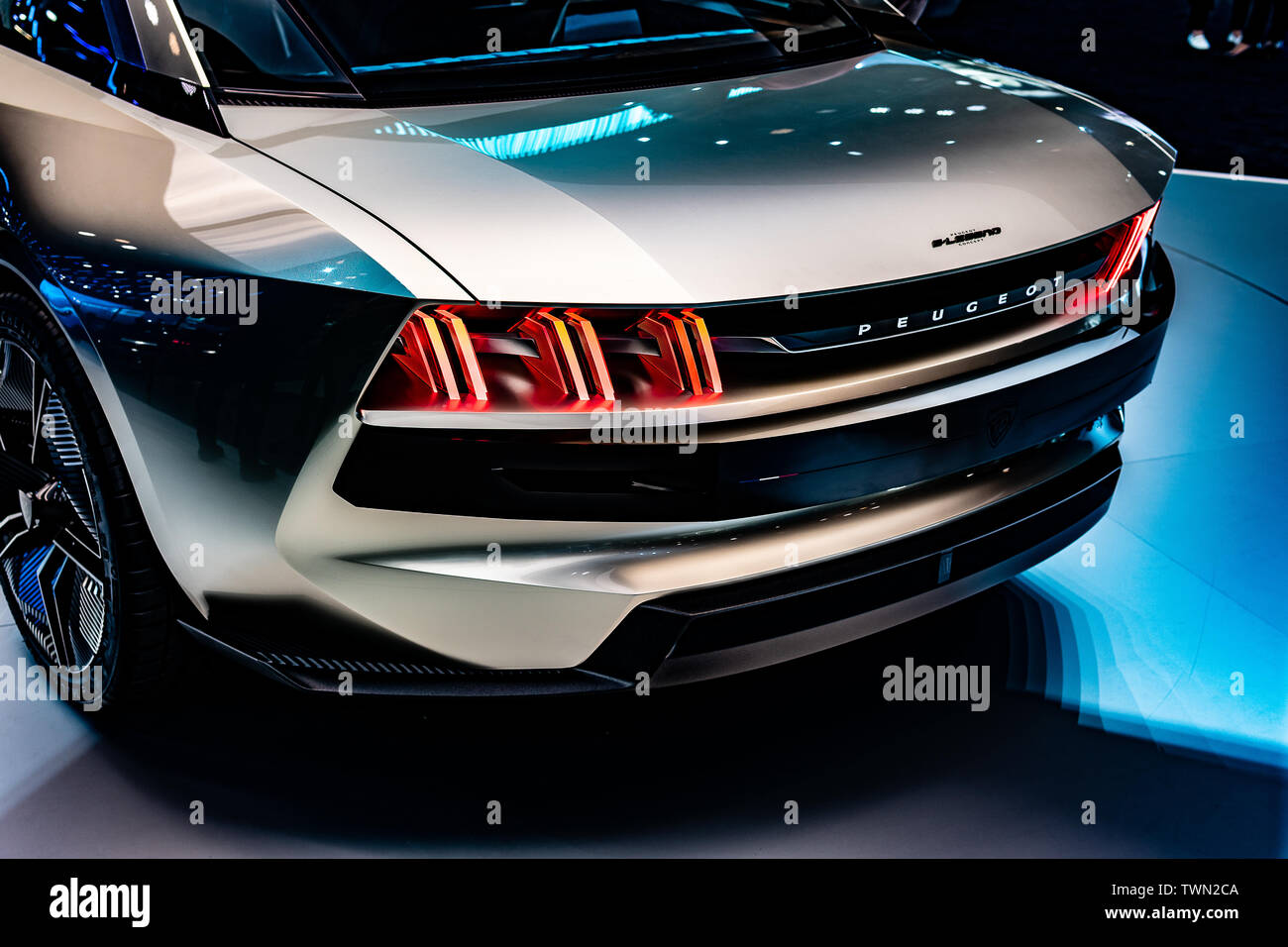 Parigi, Francia, 02 ott 2018 Peugeot e-leggenda concetto, vettura sportiva elettrica, in stile 504 Coupe Mondial Motor Show di Parigi, il prototipo creato da Peugeot Foto Stock