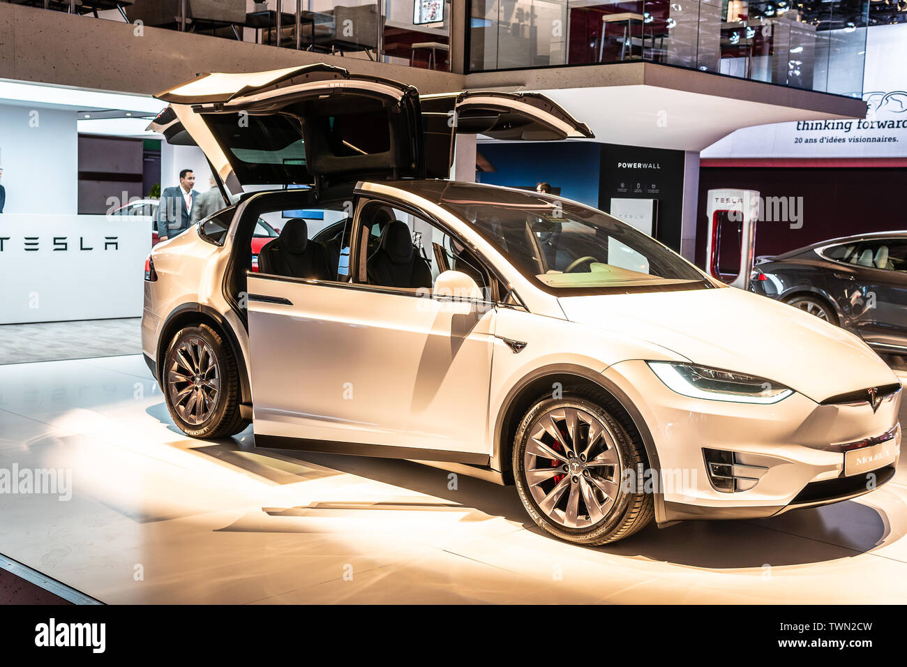 Parigi, Francia, ottobre 2018 Tesla Model X al Mondial Motor Show di Parigi, prodotta dalla casa automobilistica americana Tesla, principale azionista Elon Musk Foto Stock