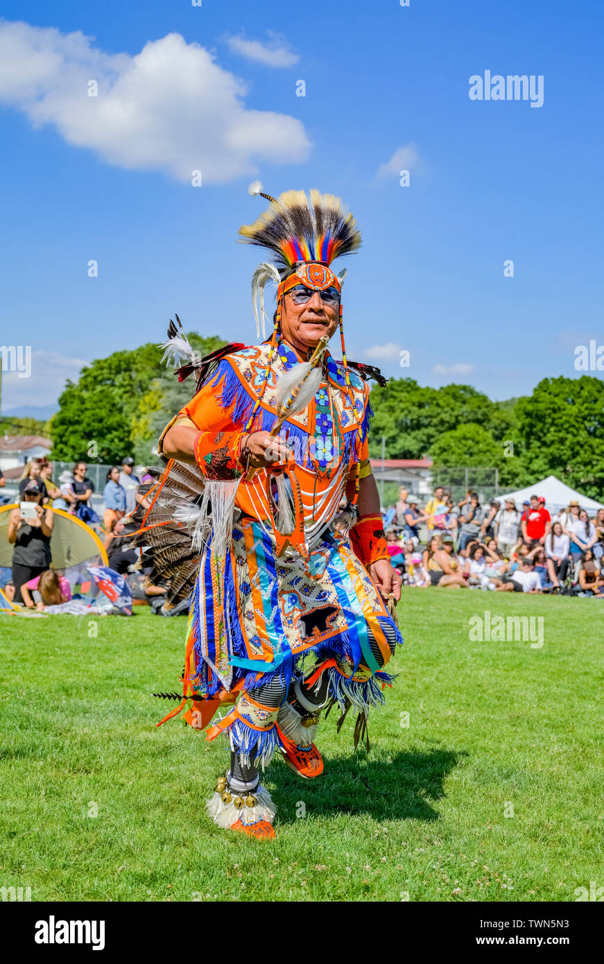 Pow Wow ballerino alla nazionale indigena Day celebrazione, trota lago, Vancouver, British Columbia, Canada Foto Stock