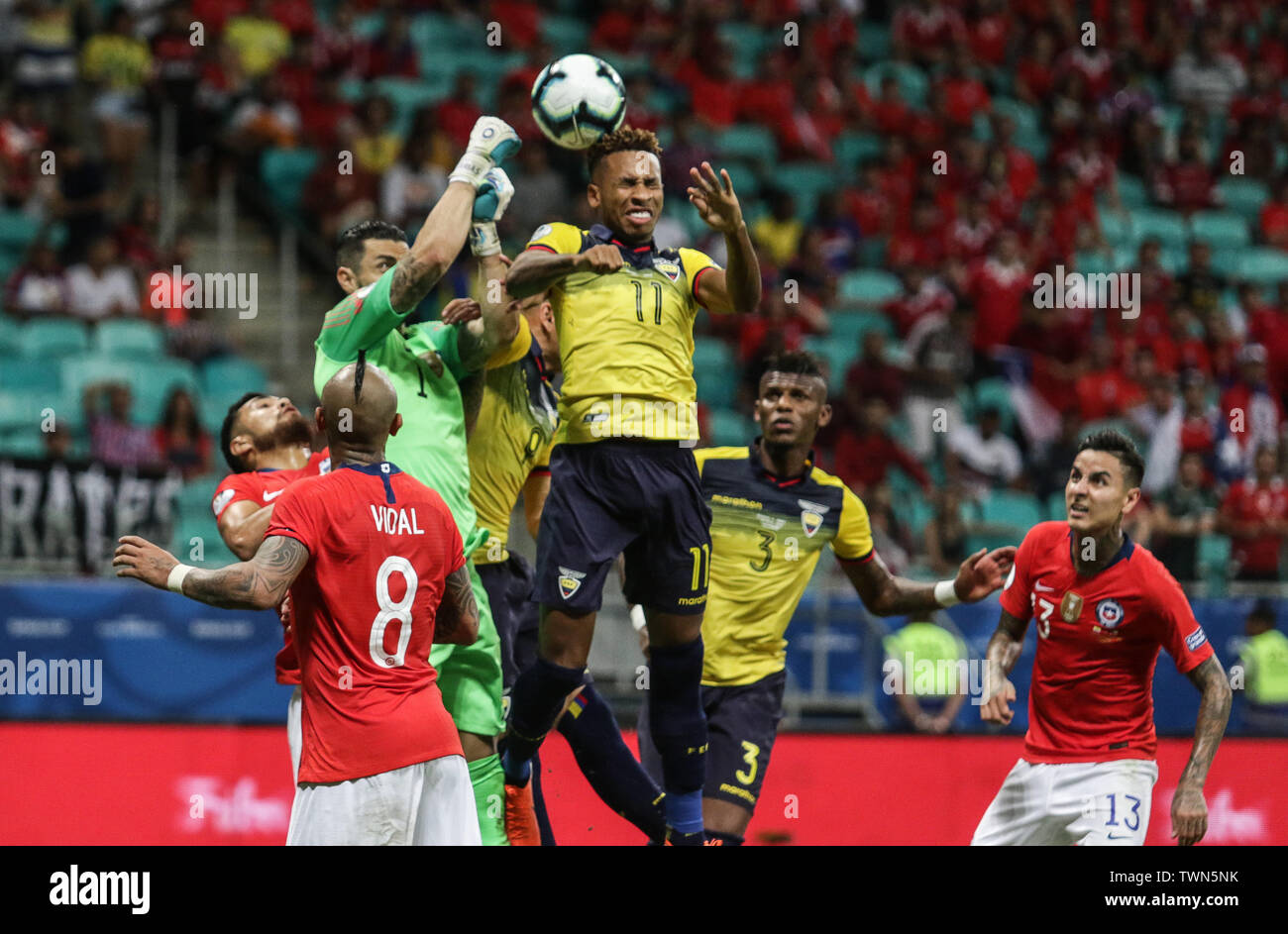 Salvador, Brasile. Il 21 giugno, 2019. Ecuador v Cile, valido per il 2019 Copa America fase di gruppo, tenuto questo Venerdì (21) alla Fonte Nova Arena in Salvador, Bahia, Brasile. Credito: Tiago Caldas/FotoArena/Alamy Live News Foto Stock