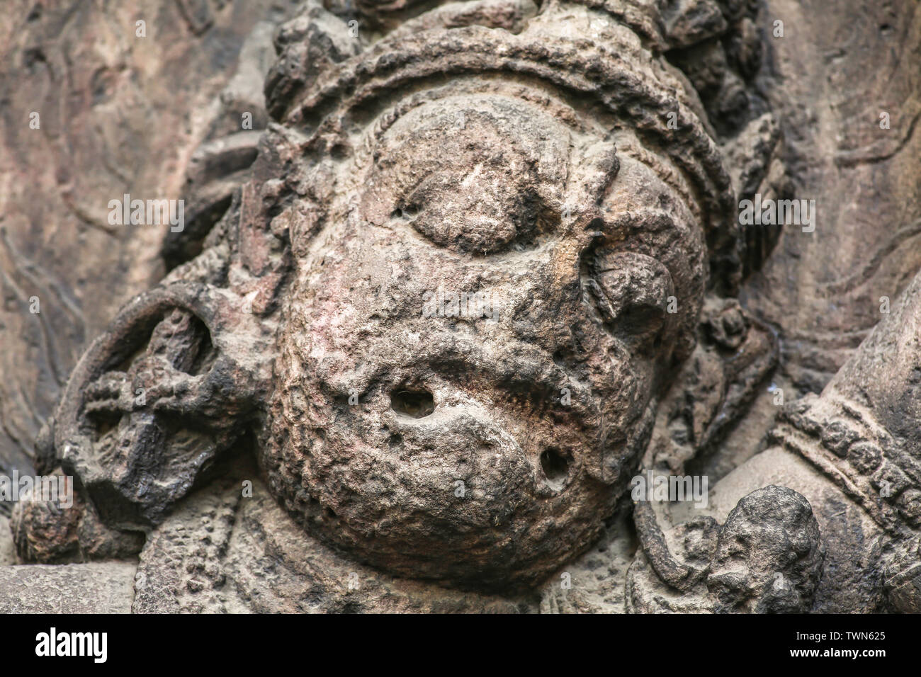 Antiche sculture in granito di 'Rkshasha' dalla mitologia indiana del XI secolo era comune Foto Stock