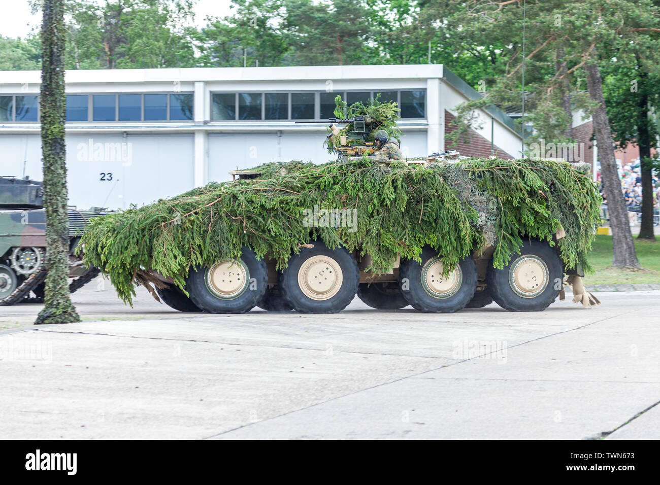 AUGUSTDORF / GERMANIA - Giugno 15, 2019: tedesco di combattimento blindati veicolo GTK Boxer unità su una tattica dimostrazione a evento pubblico giorno del Bundesweh Foto Stock