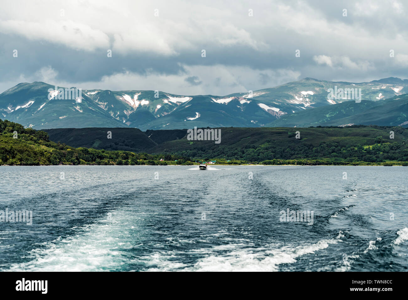 Vista del Vulcano Curili. E Curili lago,penisola di Kamchatka,Russia Foto Stock