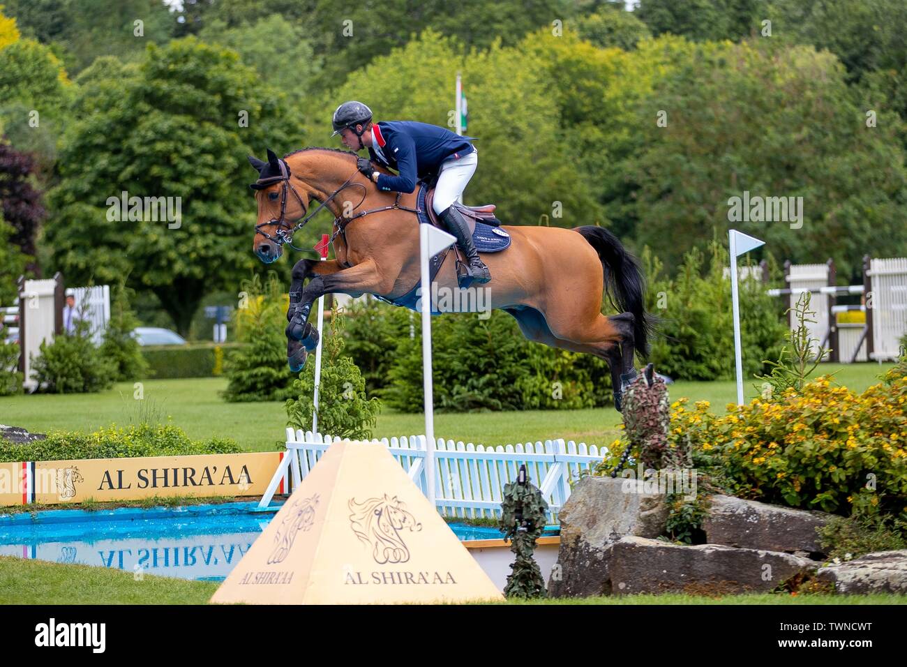 Hickstead, West Sussex, Regno Unito. Il 22 giugno, 2019. Il 2° posto. Graham Gillespie riding Andretti. GBR. La Bunn Leisure Derby Trial. L'Al Shira"aa Hickstead Derby riunione. Hickstead. West Sussex. Regno Unito. GBR. Credito: Sport In immagini/Alamy Live News Foto Stock