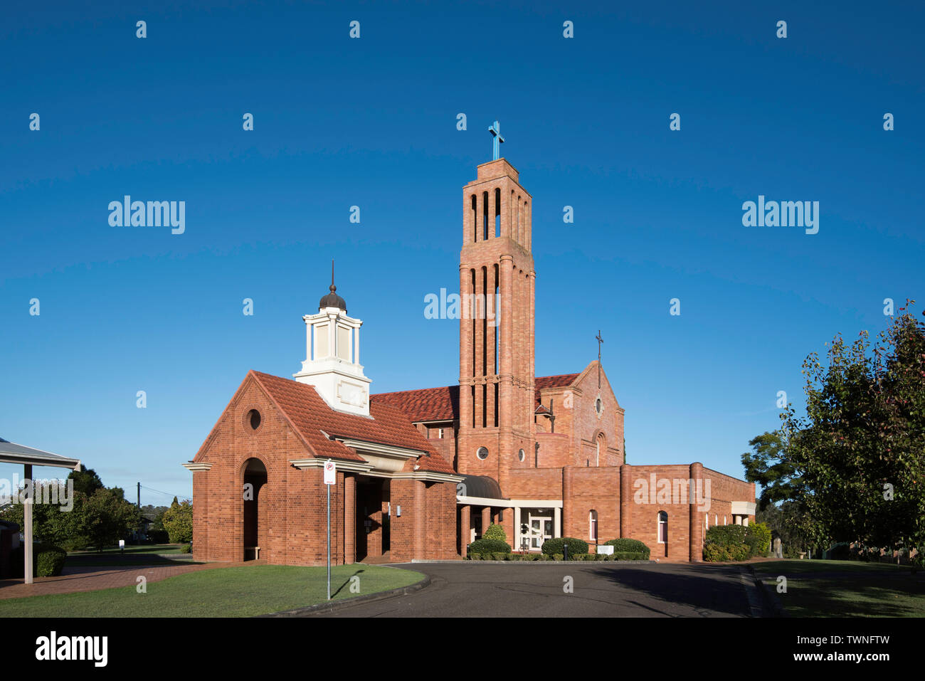 Saint John's Chiesa anglicana sulle rive del Fiume Manning nella città terrestre di Taree, Nuovo Galles del Sud, Australia Foto Stock