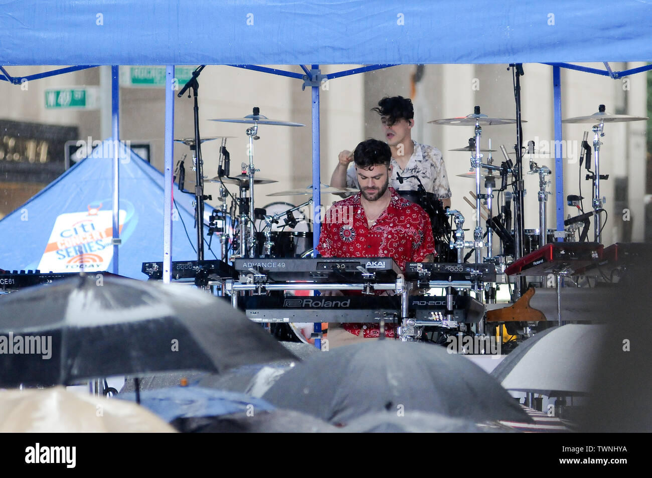 La città di New York, Stati Uniti. Il 21 giugno, 2019. Alexander Pall esegue durante la Chainsmokers prestazioni di NBC Today Show Citi una serie di concerti con Bebe Rexha, Bulow e Ty Dolla $ign come ospiti speciali a New York City. Credito: SOPA Immagini limitata/Alamy Live News Foto Stock