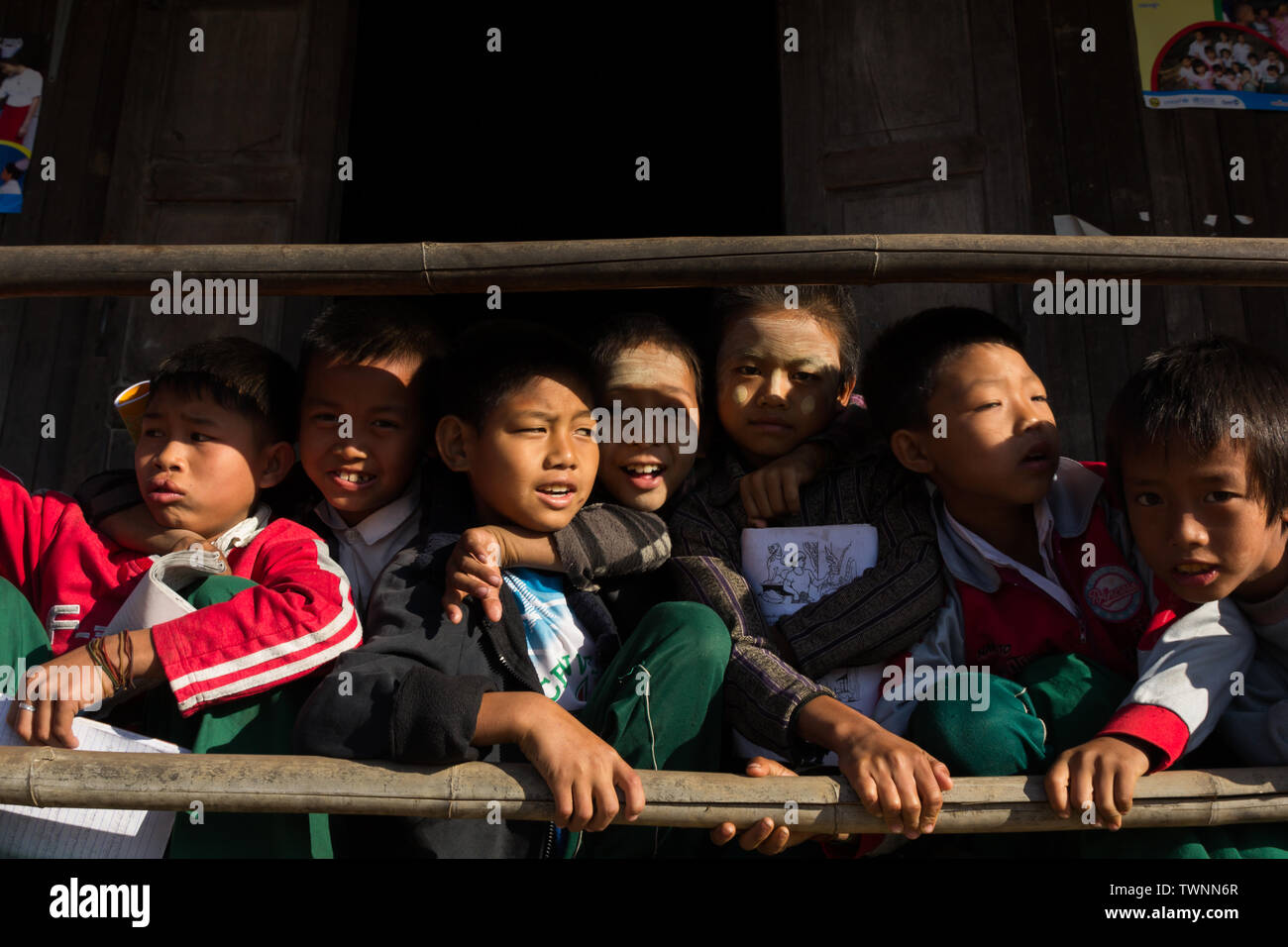 Bambini divertirsi a scuola Foto Stock