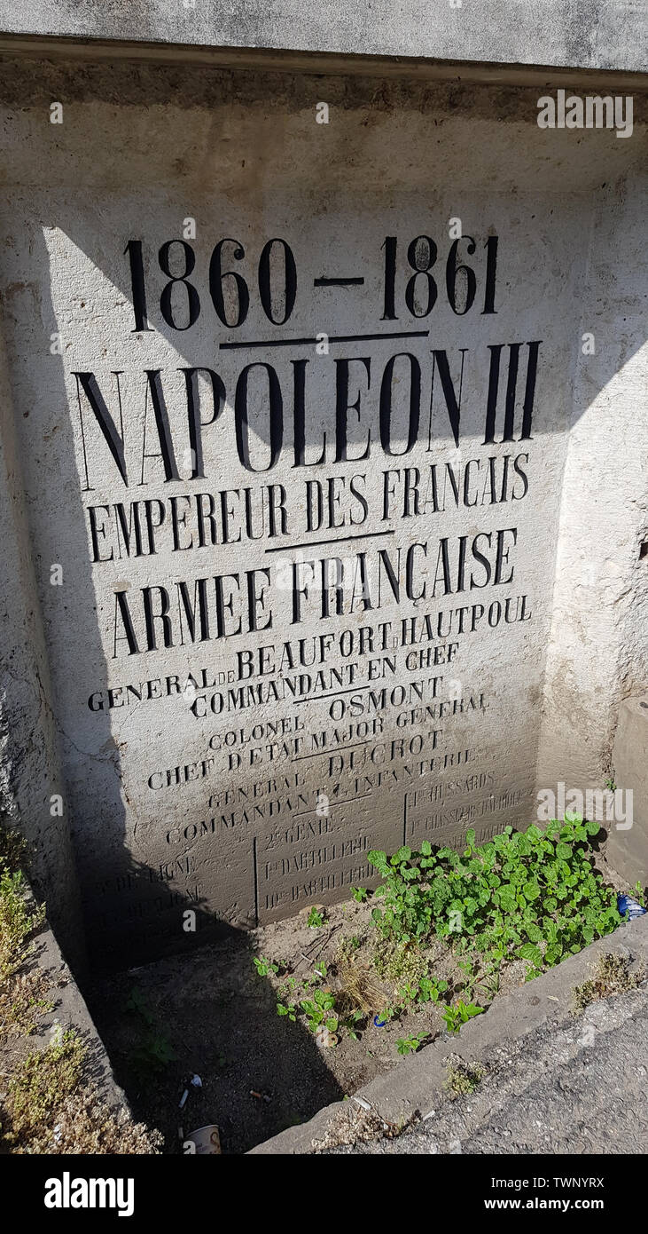 Stele commemorativa di Nahr el-Kalb, Libano. Si tratta di Napoleone III. Nahr al-Kalb è l antica Lycus River. Libano - Giugno, 2018 Foto Stock