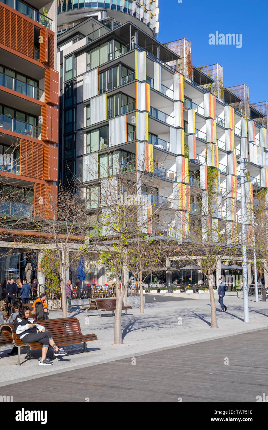 Lo sviluppo urbano a Barangaroo nel centro di Sydney con un moderno appartamento e lo stile di vita di ristoranti ed uffici di Sydney, Australia Foto Stock