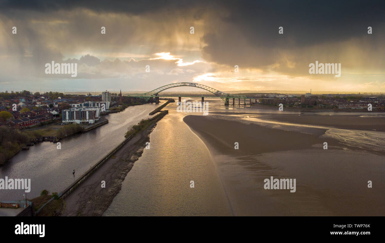 Il ponte Runcorn Widnes (Silver Jubilee) Foto Stock