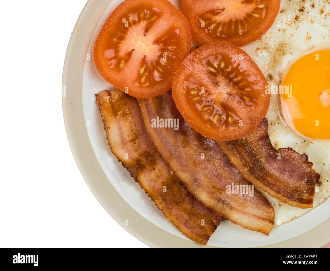 Uova pancetta e pomodoro il cibo a colazione contro un sfondo rosa Foto Stock