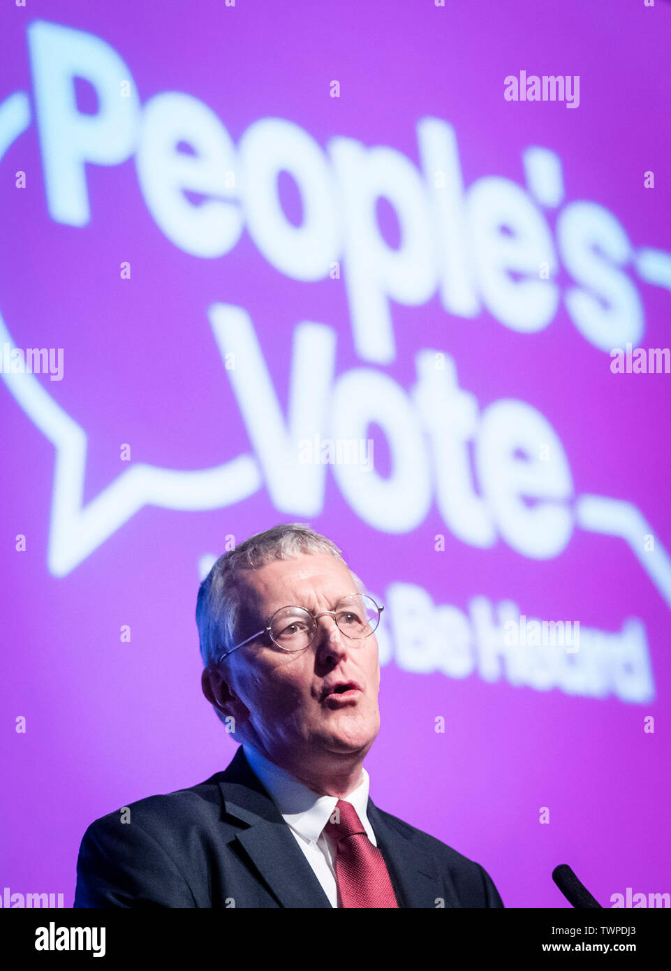 Hilary Benn come egli invita il suo partito a venire fuori "forte e chiaro" a sostegno di un secondo referendum, come egli si rivolge a un voto popolare nel rally di Leeds. Foto Stock Hilary Benn come egli invita il suo partito a venire fuori "forte e chiaro" a sostegno di un secondo referendum, come egli si rivolge a un voto popolare nel rally di Leeds. Foto Stock