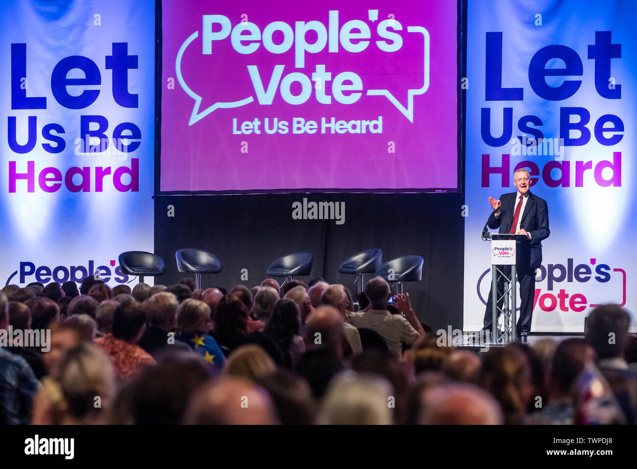 Hilary Benn come egli invita il suo partito a venire fuori "forte e chiaro" a sostegno di un secondo referendum, come egli si rivolge a un voto popolare nel rally di Leeds. Foto Stock Hilary Benn come egli invita il suo partito a venire fuori "forte e chiaro" a sostegno di un secondo referendum, come egli si rivolge a un voto popolare nel rally di Leeds. Foto Stock