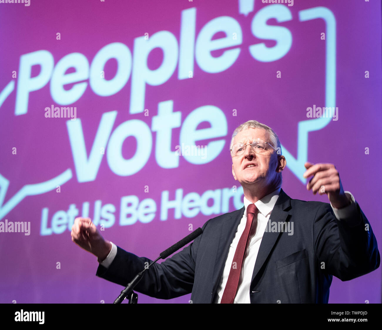 Hilary Benn come egli invita il suo partito a venire fuori "forte e chiaro" a sostegno di un secondo referendum, come egli si rivolge a un voto popolare nel rally di Leeds. Foto Stock Hilary Benn come egli invita il suo partito a venire fuori "forte e chiaro" a sostegno di un secondo referendum, come egli si rivolge a un voto popolare nel rally di Leeds. Foto Stock