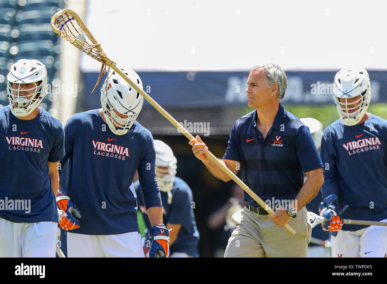 Philadelphia, Pennsylvania, USA. 27 Maggio, 2019. Virginia Cavaliers head coach Lars Tiffany prima della partita contro la Yale Bulldogs in NCAA Division I uomini Lacrosse Tournament partita di campionato lunedì 27 maggio 2019 presso il Lincoln Financial Field di Philadelphia, Pennsylvania. Virginia ha sconfitto la Yale 13-9. Ricca Barnes/CSM/Alamy Live News Foto Stock