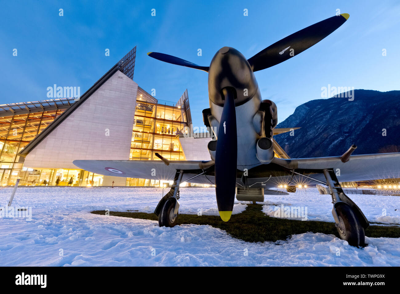 L'Aermacchi 205 aeroplano e il Museo della Scienza del MUSE a Trento. Trentino Alto Adige, Italia, Europa. Foto Stock