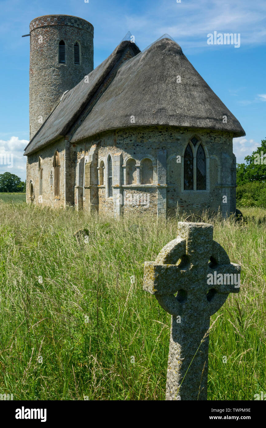 Hales: uno di Inghilterra più raffinati in piccole chiese normanne Foto Stock