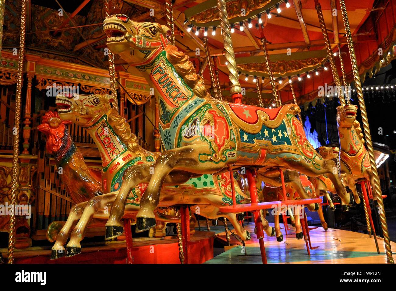 Victorian gallopers / cavalli di giostra al Thursford raccolta, Thursford, Fakenham, Norfolk, Regno Unito Foto Stock