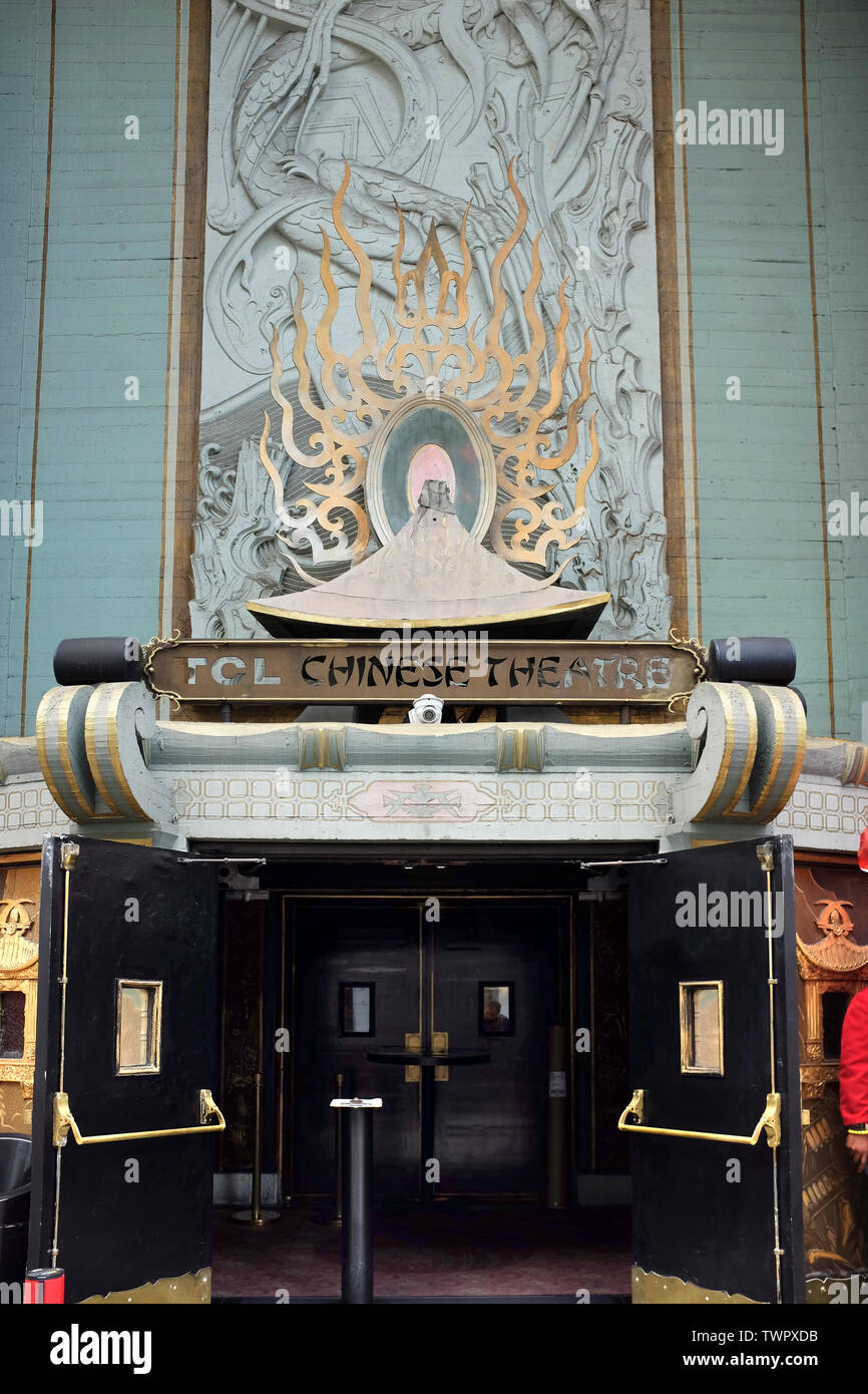 HOLLYWOOD - CALIFORNIA: Giugno 18, 2019: ingresso al TCL Chinese Theatre, un filmato palace sulla storica Hollywood Walk of Fame, Foto Stock