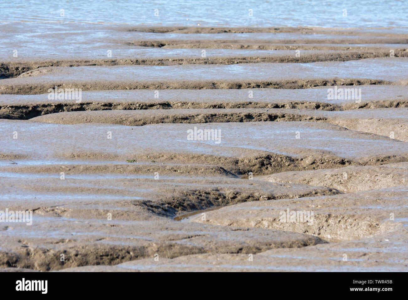 Intertidal mudflat canali sul fiume Alde appena al di sotto di Snape Maltings Foto Stock