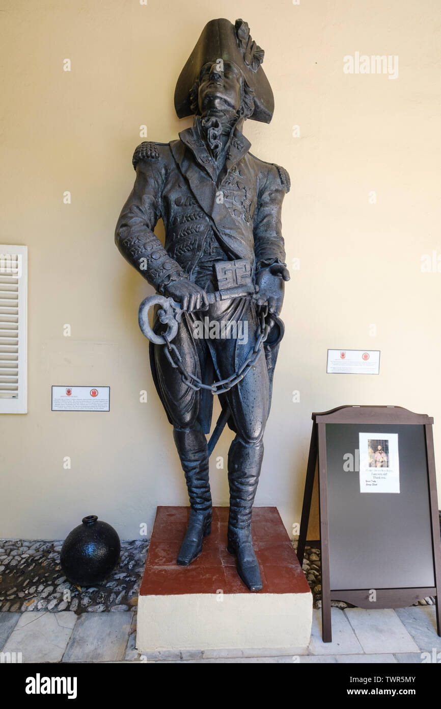 Statua di George Augustus Eliott, Baron Heathfield, nei chiostri del convento (Residenza del Governatore), convento posto, Main Street, Gibilterra Foto Stock