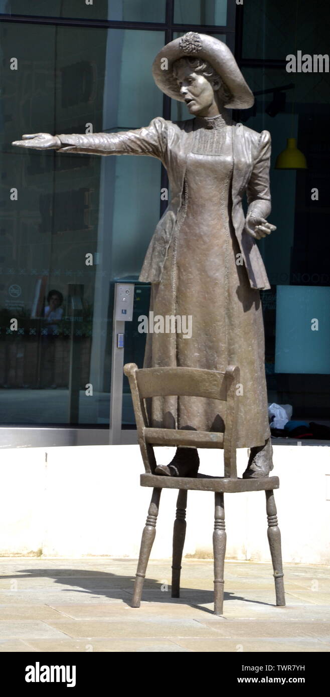 La statua di Emmeline Pankhurst a St Peter's Square Manchester, Regno Unito, è stata inaugurata nel dicembre 2018. Foto Stock