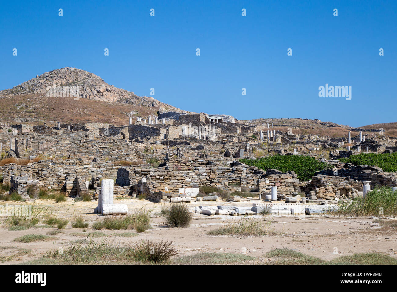 L'isola di Delos al largo della costa di Mykonos è un porto storico e città commerciale. Foto Stock