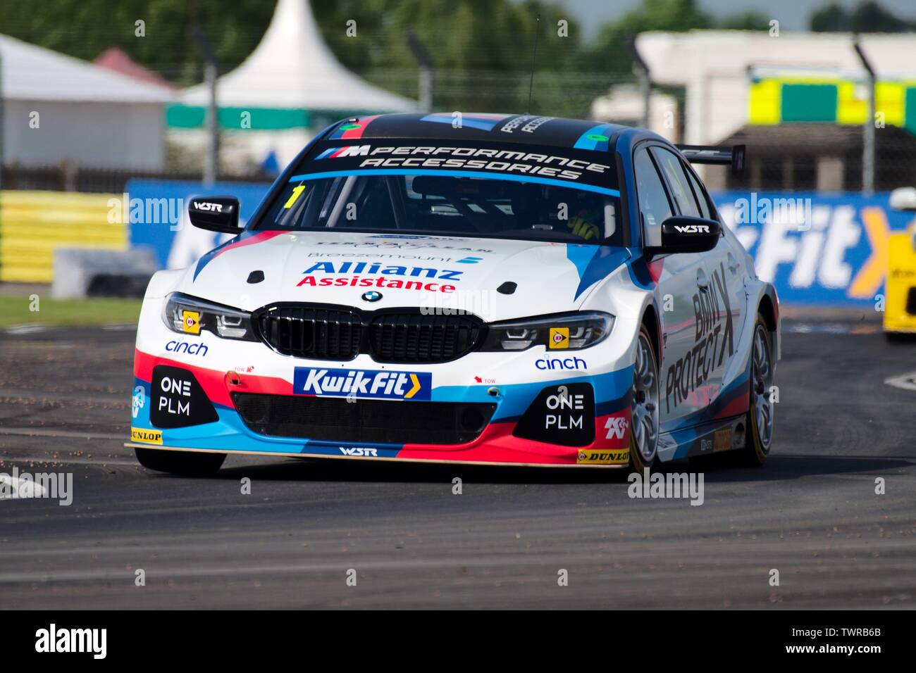 Dalton on Tees, Inghilterra, 15 giugno 2019. Colin Turkington alla guida di una BMW 330i M Sport per la BMW del Team & Pirtek BMW Racing durante le prove libere per il Kwik montare British Touring Car Championship a Croft Racing circuito. Foto Stock