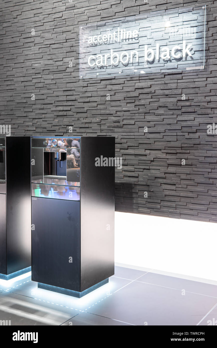 Berlino, Germania, 29 Ago, 2018 nuovo accento Bosch linea nero di carbonio fornelli, forno, microonde, Robert Bosch mostra, innovazioni globali mostrano IFA 2018 Foto Stock