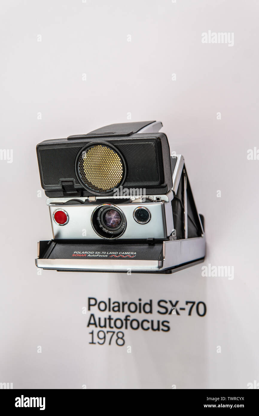 Berlino, Germania, Agosto 29, 2018 Polaroid SX-70 Fotocamera istantanea a Polaroid originali impossibile esposizione della fotocamera, innovazioni globali mostrano IFA 2018, Foto Stock