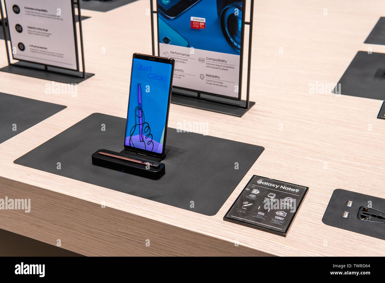 Berlino, Germania, 30 Ago 2018 Samsung Galaxy nota9 smartphone, Samsung padiglione espositivo, stand a innovazioni globali mostrano IFA 2018 Foto Stock