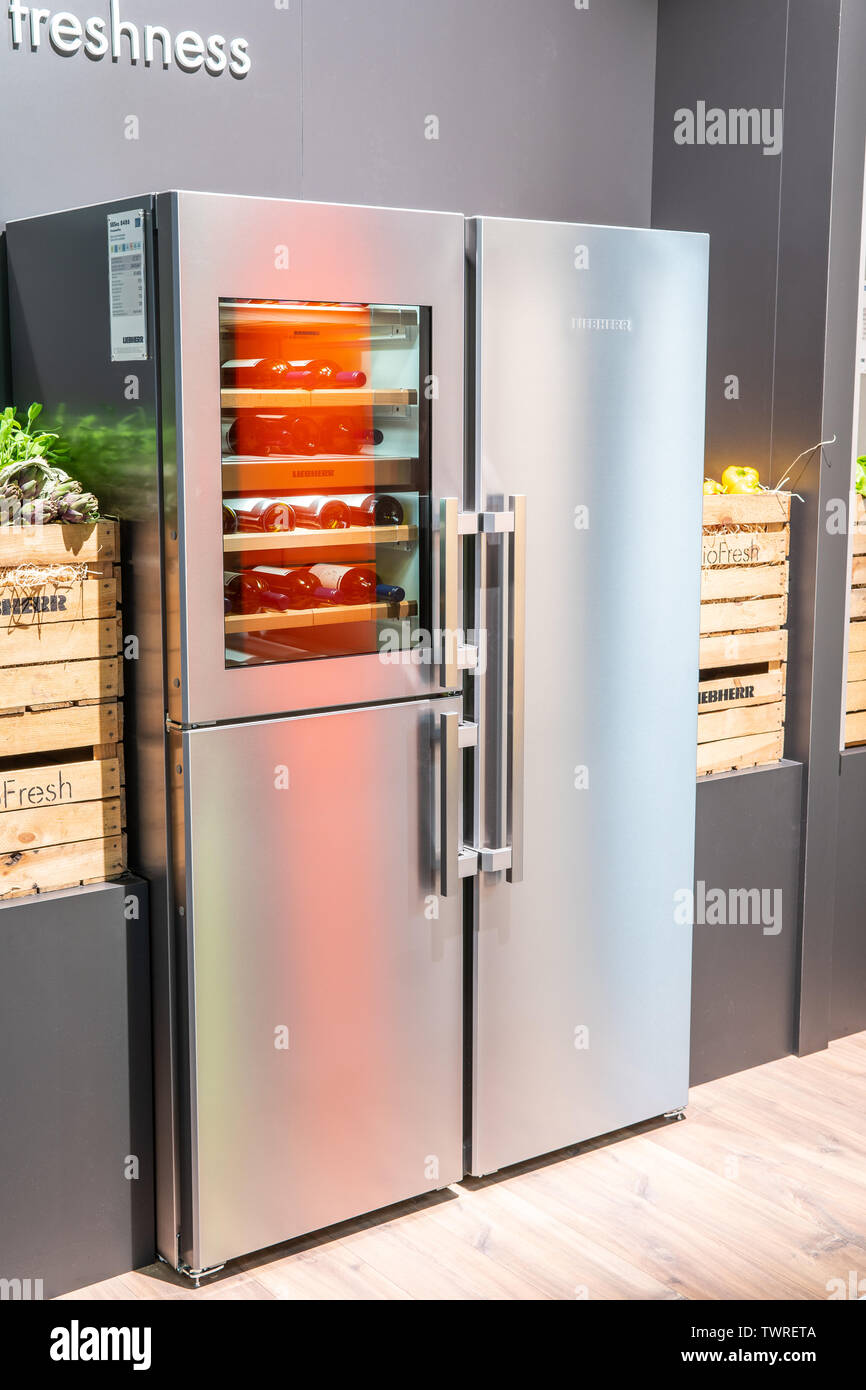 Berlino, Germania, 30 agosto 2018, Liebherr frigorifero frigorifero congelatore, presso Liebherr padiglione espositivo showroom, stand a innovazioni globali mostrano IFA Foto Stock