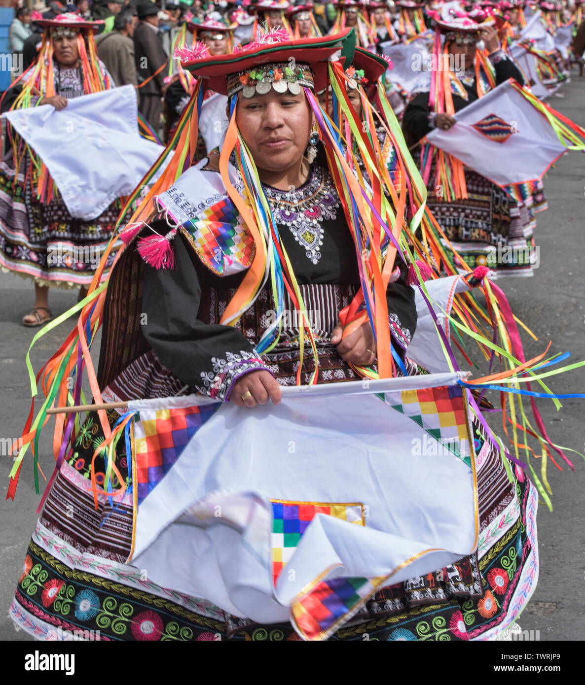 Ballerino indigeni presso il colorato Gran Poder Festival, La Paz, Bolivia Foto Stock