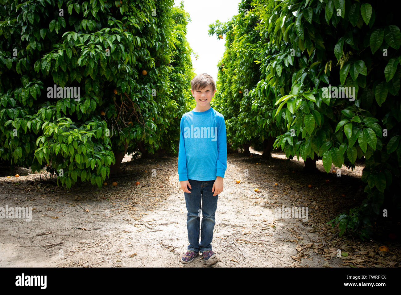 Ragazzo in posa per la fotocamera Foto Stock