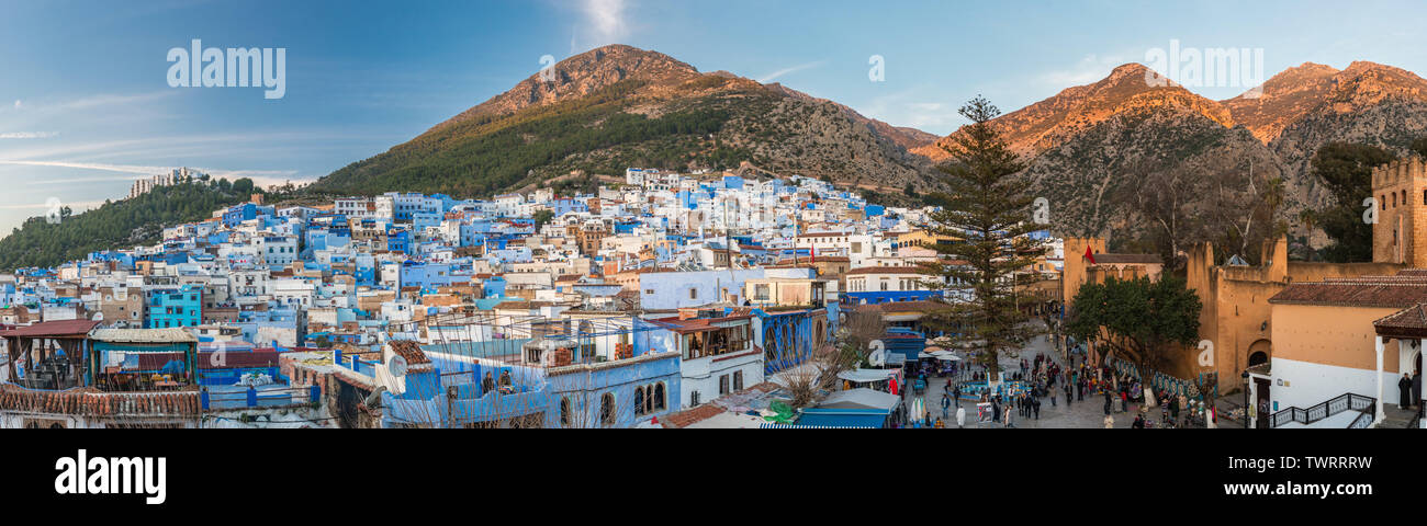 Chefchaouen,Marocco - Feb 18 2018 : Panorama di Chefchaouen, Marocco. Città blu. Viaggiando attraverso il Marocco. Foto Stock