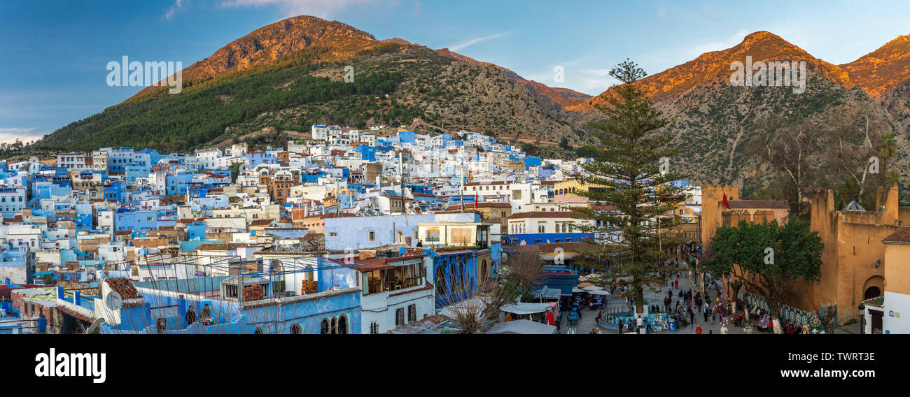 Chefchaouen,Marocco - Feb 18 2018 : Panorama di Chefchaouen, Marocco. Città blu. Viaggiando attraverso il Marocco. Foto Stock