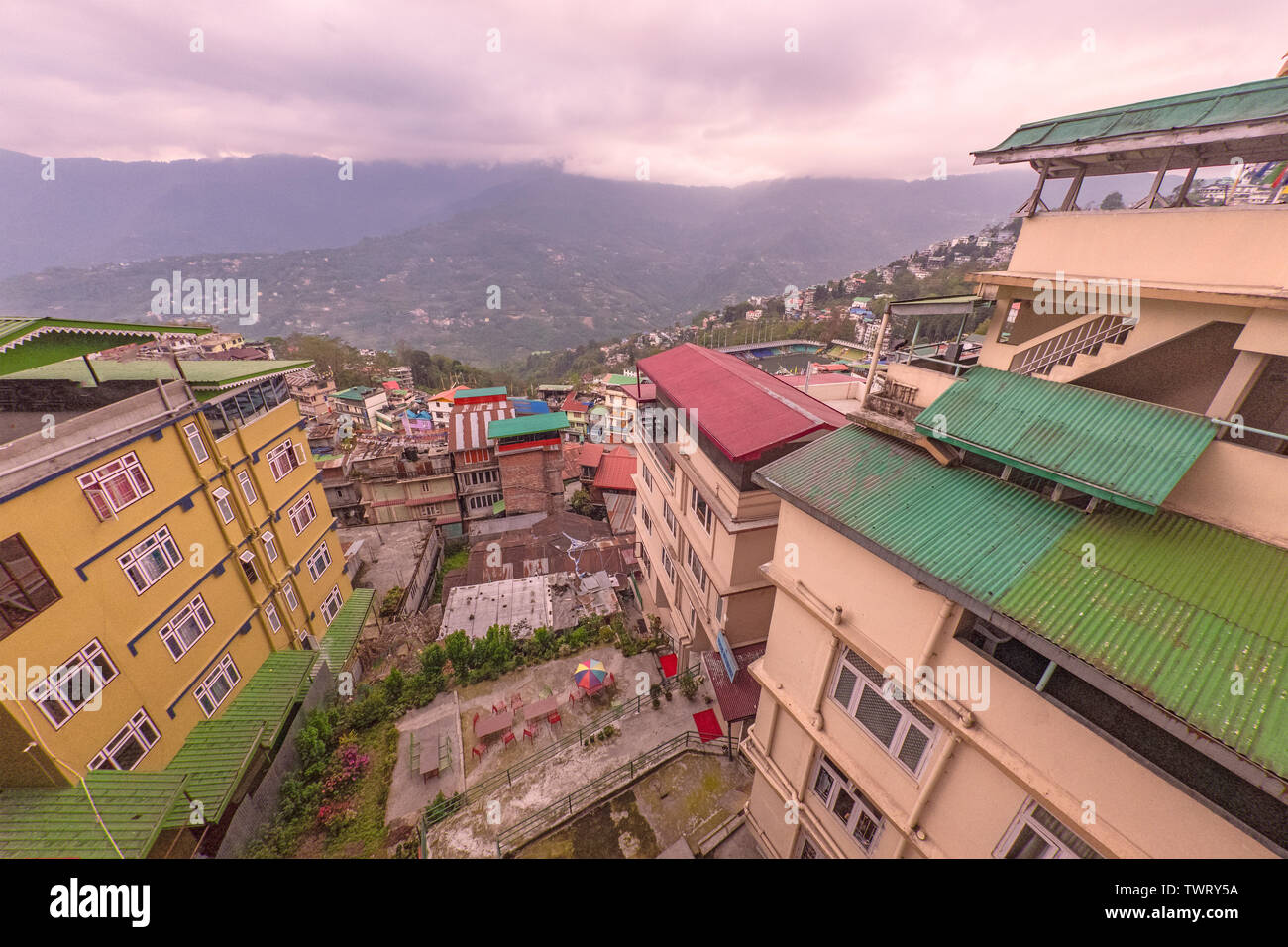 Architectural,pattern,di ,edifici,Gangtok,rolling,valley,a,weat ridge ,sul nord, collinare,città ,pattern,il Sikkim, India. Foto Stock