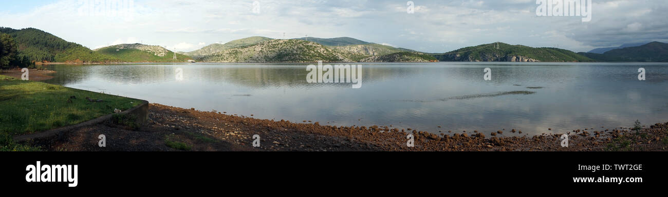 Panorama di Gjiri i Comsiqes lago in Albania Foto Stock