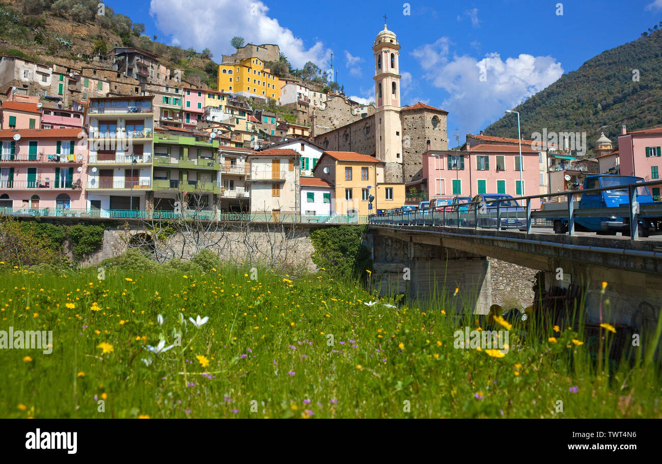 Badalucco, borgo medievale della provincia di Imperia e la Riviera di Ponente, Liguria, Italia Foto Stock